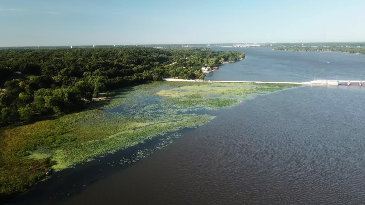 Vista aerea a monte della Chiusa e Diga 14 del fiume Mississippi