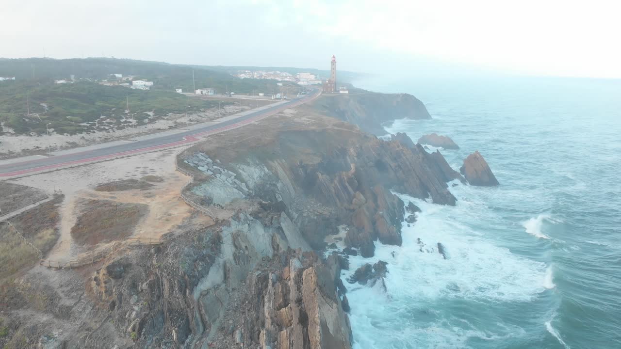 포르투갈 카르보에이루의 알가르베 해안에 있는 유서 깊은 등대