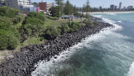 Tourists-Walking-At-Burleigh-Head-National-Park-With-View-Of-Burleigh-Beach-In-Distance