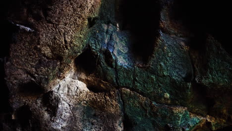 murciélagos girando dentro de la cueva de murciélagos kuta lambok en goa bangkang prabu, indonesia