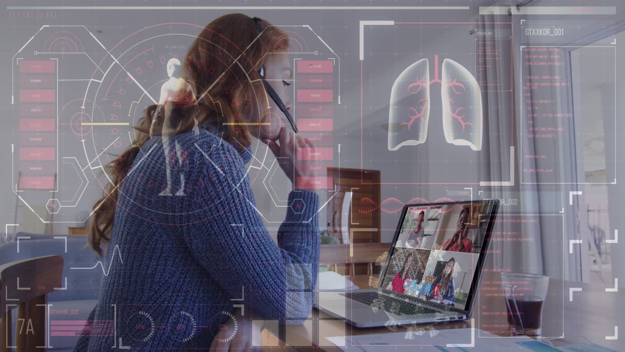 procesamiento de datos médicos contra una mujer que usa auriculares teniendo una videoconferencia con varias personas