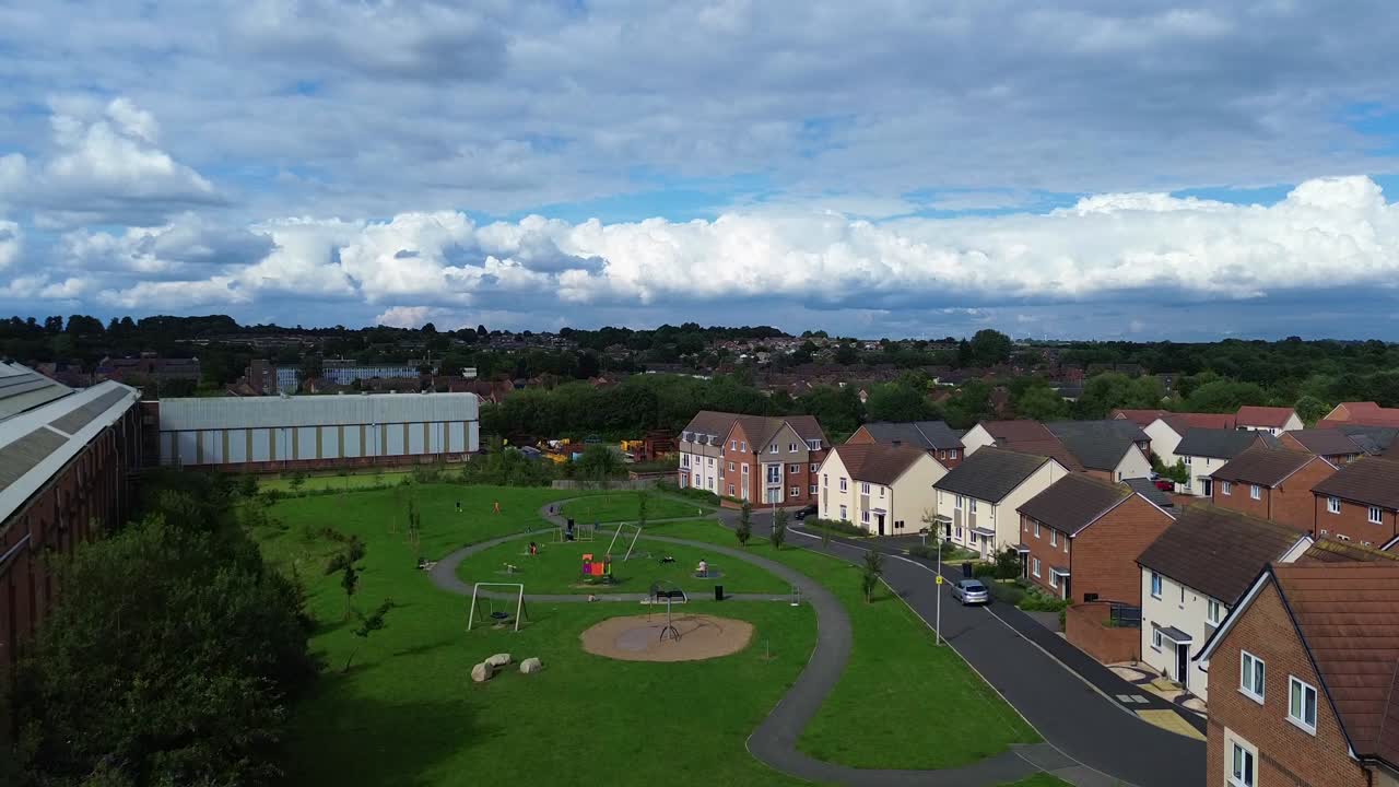 vista de avión no tripulado del complejo de apartamentos edison drive en rugby, warwickshire en el reino unido