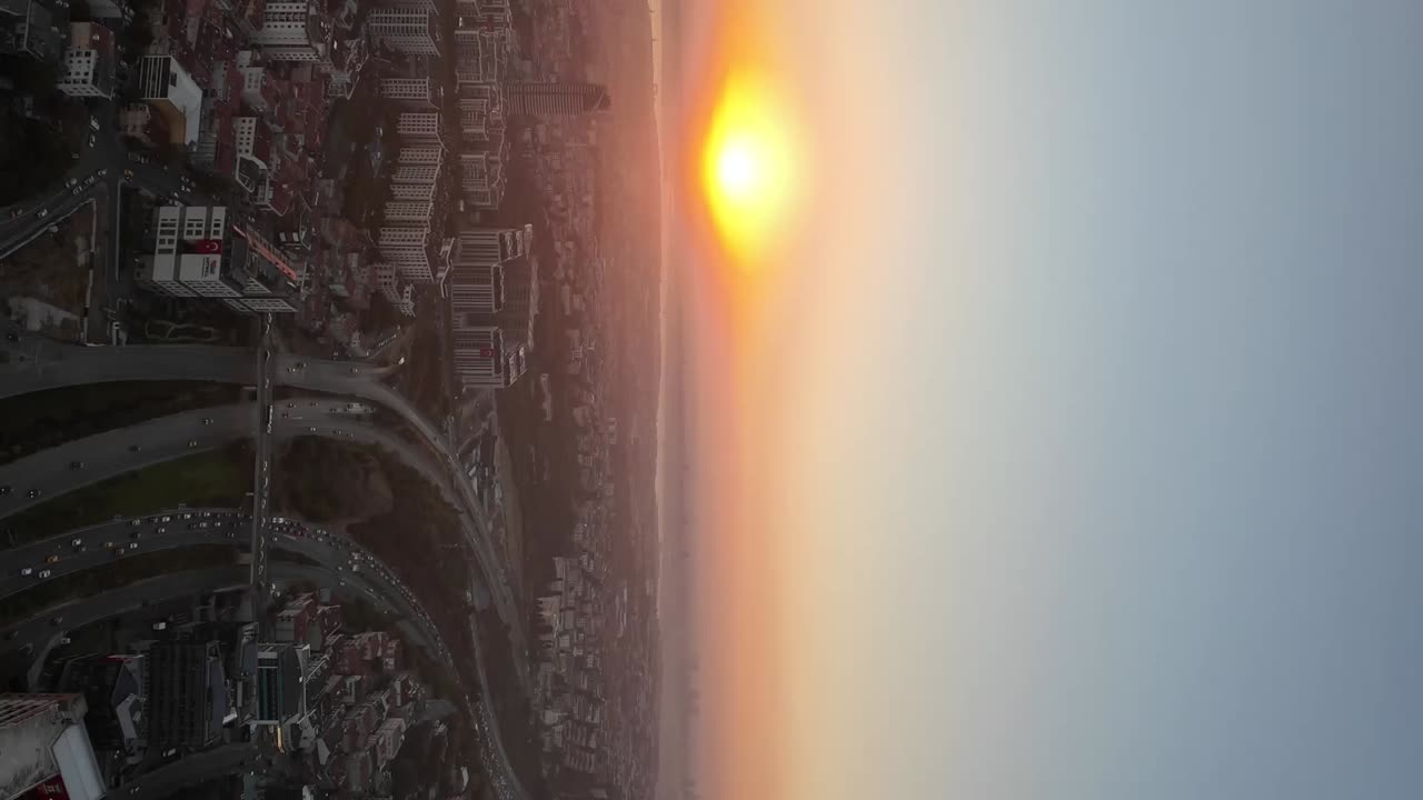 Paisagem urbana ao pôr-do-sol