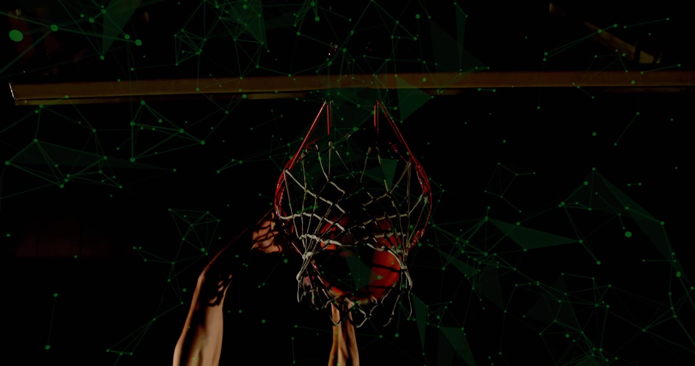 Kolların basketbolu çembere kaldırdığı, file parıldayan ve poligonların sayı için nabız gibi attığı spor animasyonu.