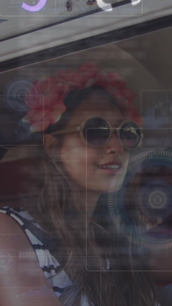 Animace čísel nad šťastným bělošským hippie párem v autě.