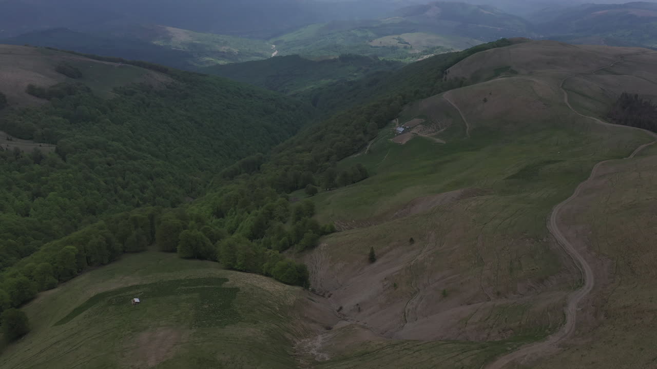 imágenes de drones de montaña tomadas por dji mavic 2 pro