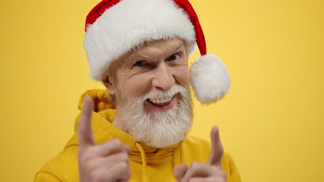 Stylish-old-man-gesticulating-in-studio.-Happy-guy-looking-camera-indoors.