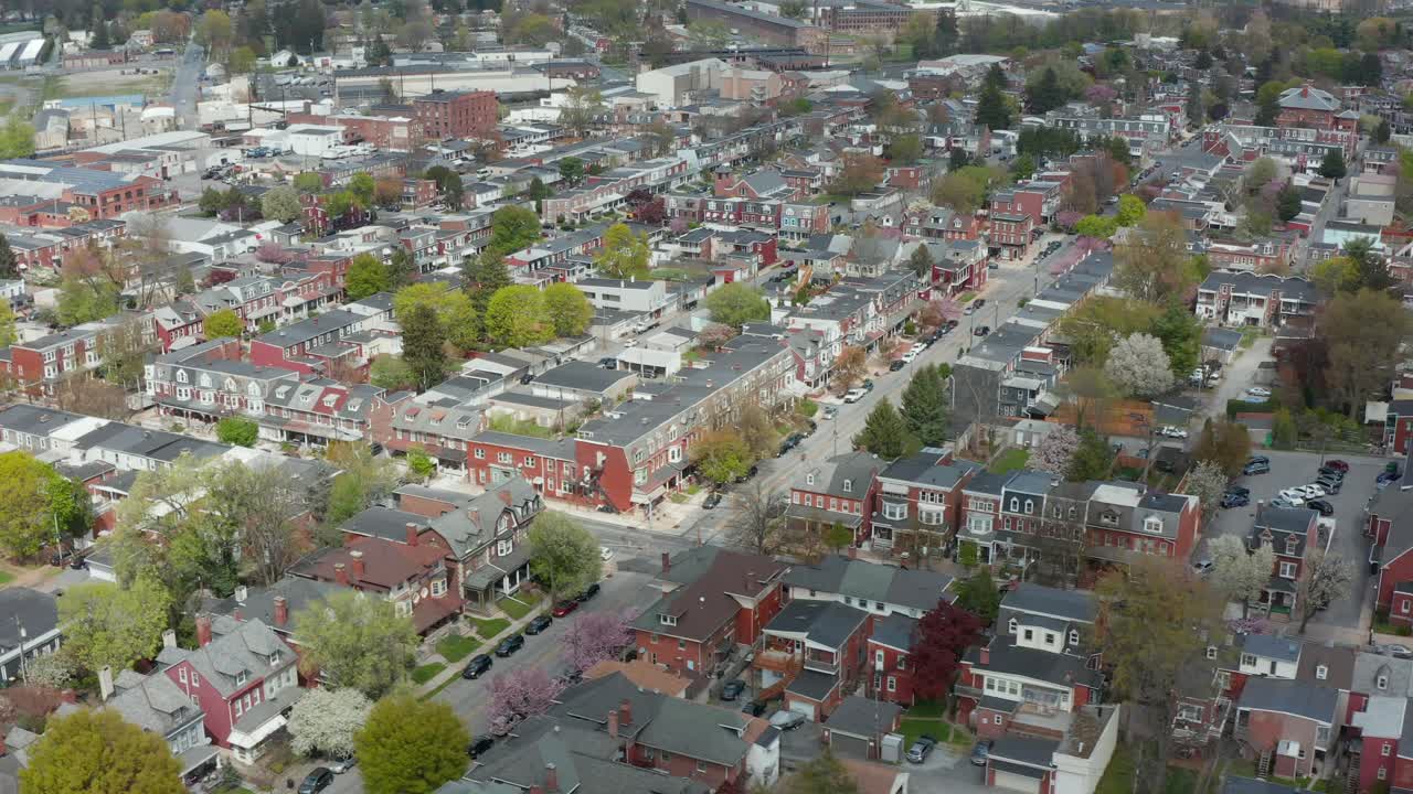 Veduta aerea dall'alto delle abitazioni a Lancaster, PA USA, durante la primavera