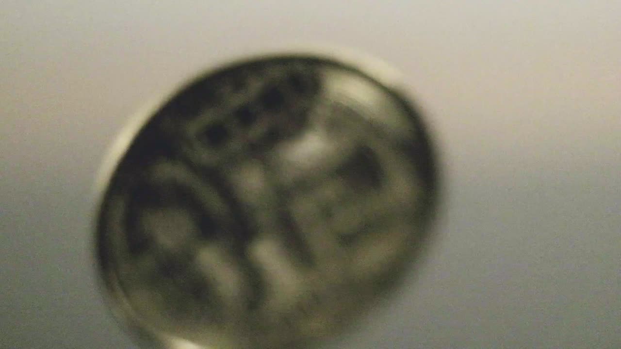 bitcoin moneda giratoria giratoria de primer plano estudio disparo moneda digital destino caída de la suerte