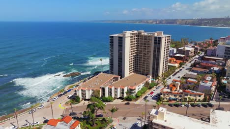 Comunidad-Costera-De-La-Jolla-A-Lo-Largo-Del-Océano-Pacífico-En-Verano-En-California,-EE.UU.