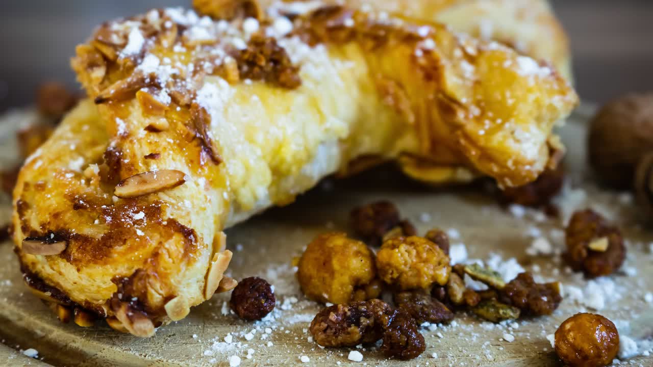 zoom en pasteles con almendras y nueces