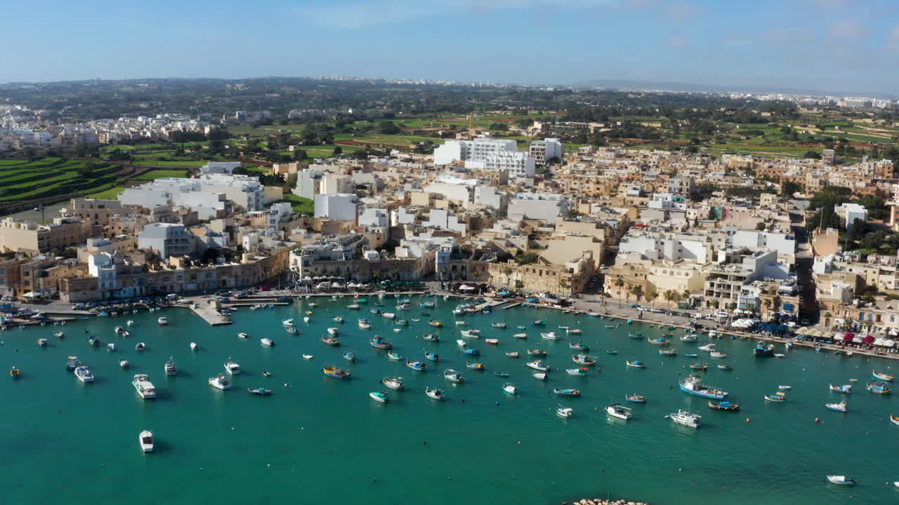 Pemandangan Udara Panorama Pelabuhan Marsaxlokk di Malta