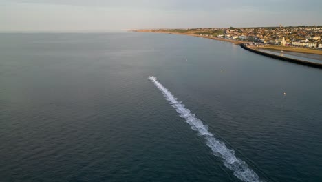 Disparo-De-Dron-Persiguiendo-Una-Moto-De-Agua