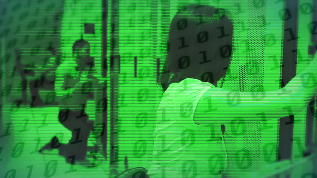 컴퓨터 서버에 의해 다양한 it 기술자에 대한 이진 코딩의 애니메이션