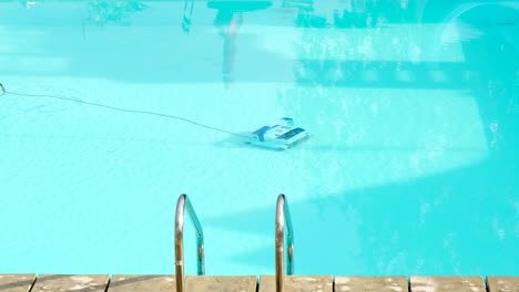 electric robot cleaning swimming pool