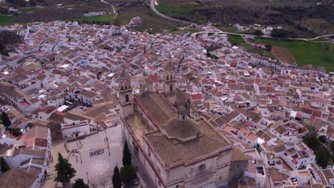 Iglesia-Mayor-Parroquial-y-Arcipestral-Nuestra-Señora-de-la-Encarnación-with-view-over-Olvera-Spain,-aerial