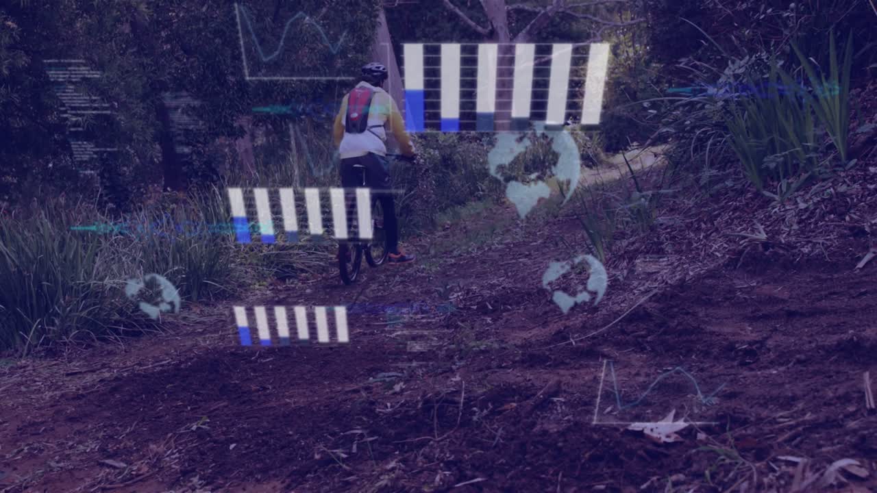 Video verticale: Ciclista che sale un sentiero, con overlay HUD che appaiono vicino agli alberi, espandendosi per mostrare i dati della corsa.