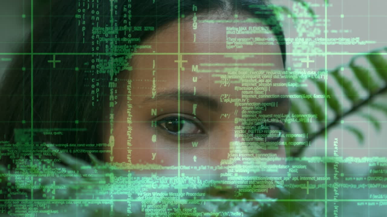 mujer mirando a través de los datos