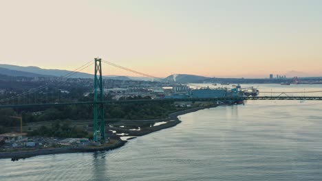 Beautiful-Dolly-Shot-of-The-Lions-Gate-Bridge---Drone-Aeria-Vancouver,-Canada