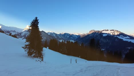 Snow-covered-mountains-at-dawn-sunrise-in-the-Swiss-Alps