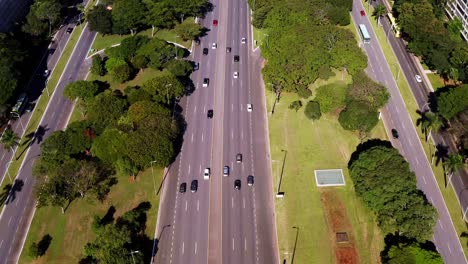 flujo de tráfico suave, ciudad de brasilia logrado por la inversión en infraestructura