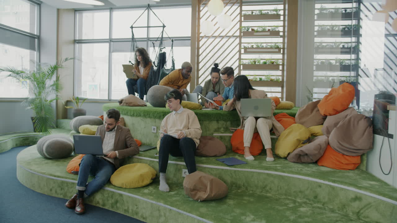 colaboración en equipo en una oficina moderna