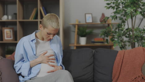 pregnant woman experiencing abdominal pain