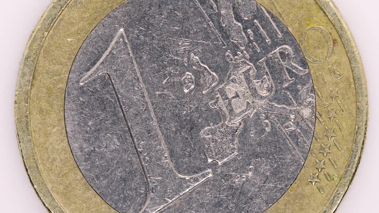 una moneda de euro un primerísimo plano, macro shot