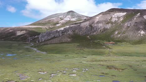 Pampas-Galeras-Lagos-Y-Formaciones-Rocosas-Apurímac,-Perú