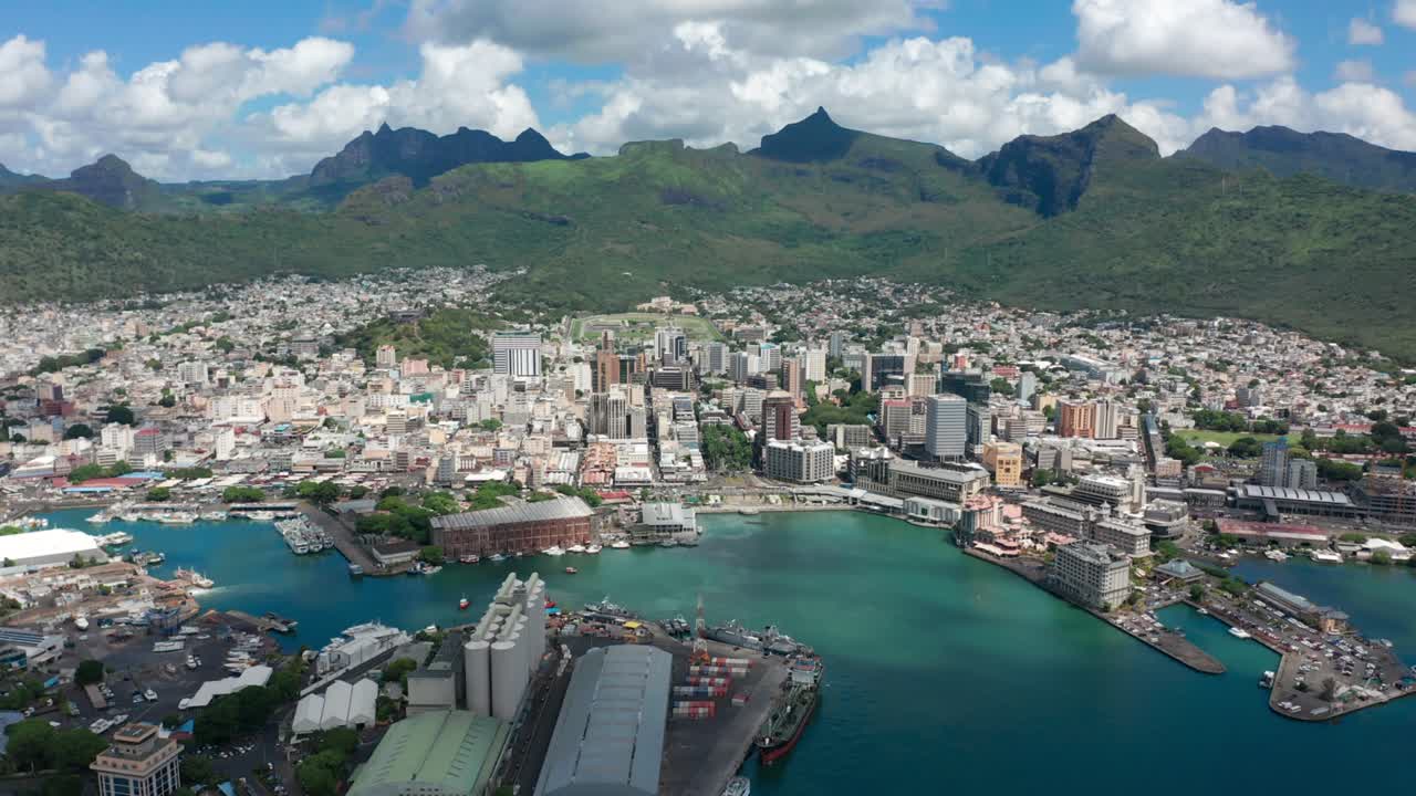 아름답고 은 날에 포트 루이 (port louis) 에서 볼 수 있는 공중 전망: 모리셔스 섬의 수도, 인도양에 있는 높은 건물, 오프쇼어 은행 시스템