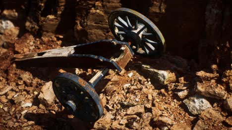 Pistola-Histórica-Antigua-En-El-Cañón-De-Piedra