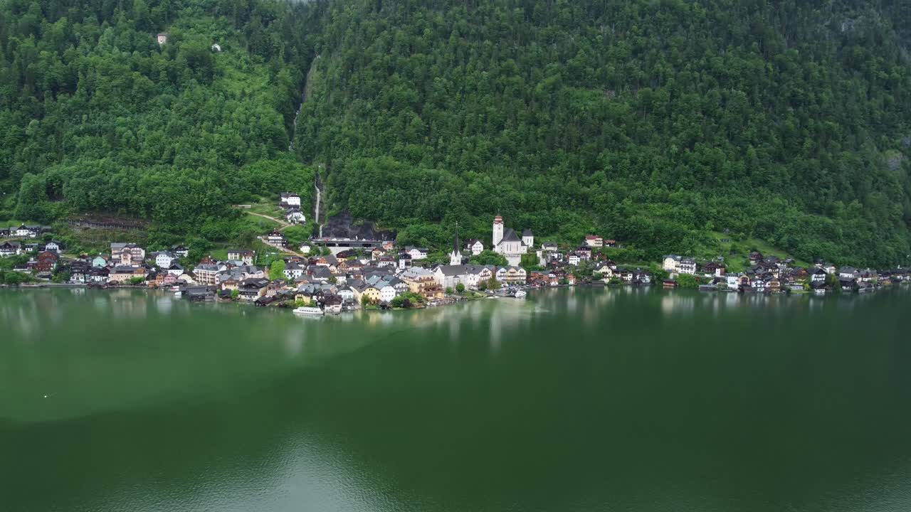 오스트리아 할슈타트의 신비한 비가 오는 날