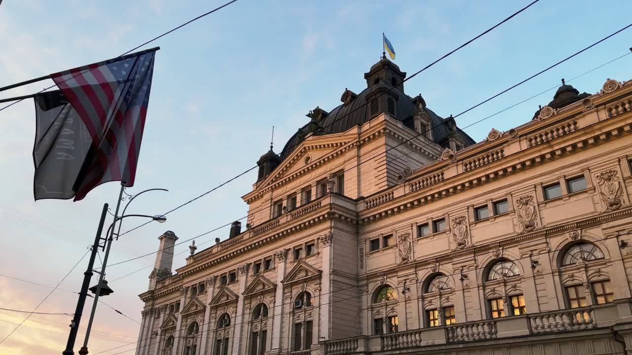 construcción de casas antiguas en la calle histórica de lvov