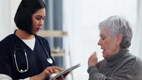 médico, tableta y consulta con la enfermera