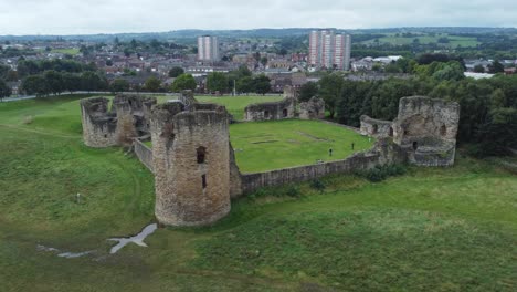 Flint-Castle-Walisisch-Mittelalterliche-Küste-Militärische-Festung-Ruine-Luftaufnahme-Steigend-Abziehen-Gründungsschuss