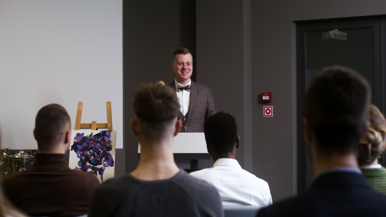 People in an auction session