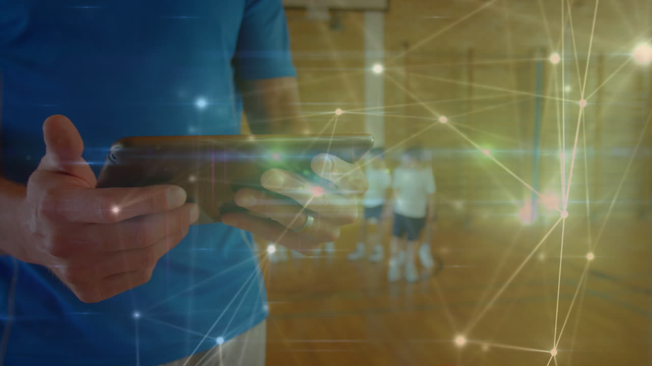 태블릿을 사용하는 백인 남자의 손을 통해 데이터와 연결의 애니메이션