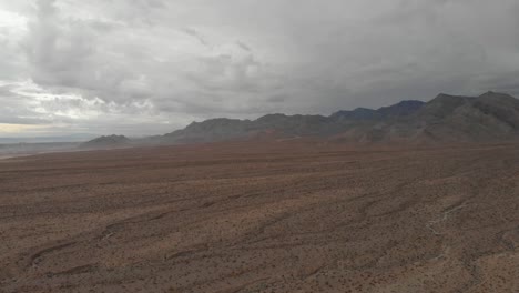 Paisaje-De-Nevada-Y-Carretera-Desértica