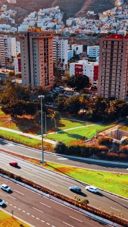 impresionante vista aérea del paisaje urbano de gran canaria en la soleada españa