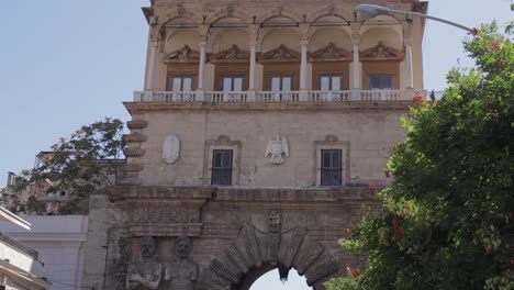 una antigua arquitectura de palermo, italia