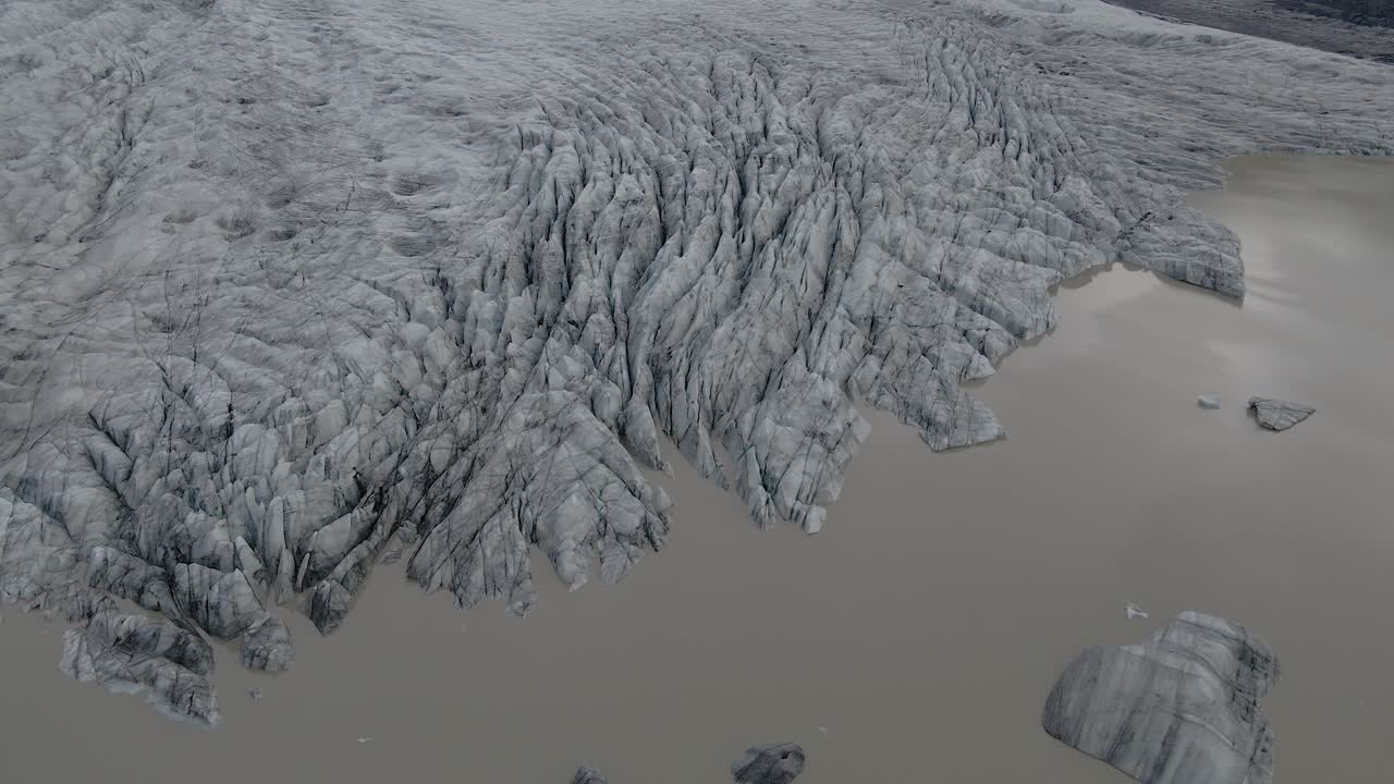Vista aérea orbital de gelo derretido do Glaciar Skaftafell devido às mudanças climáticas, Islândia