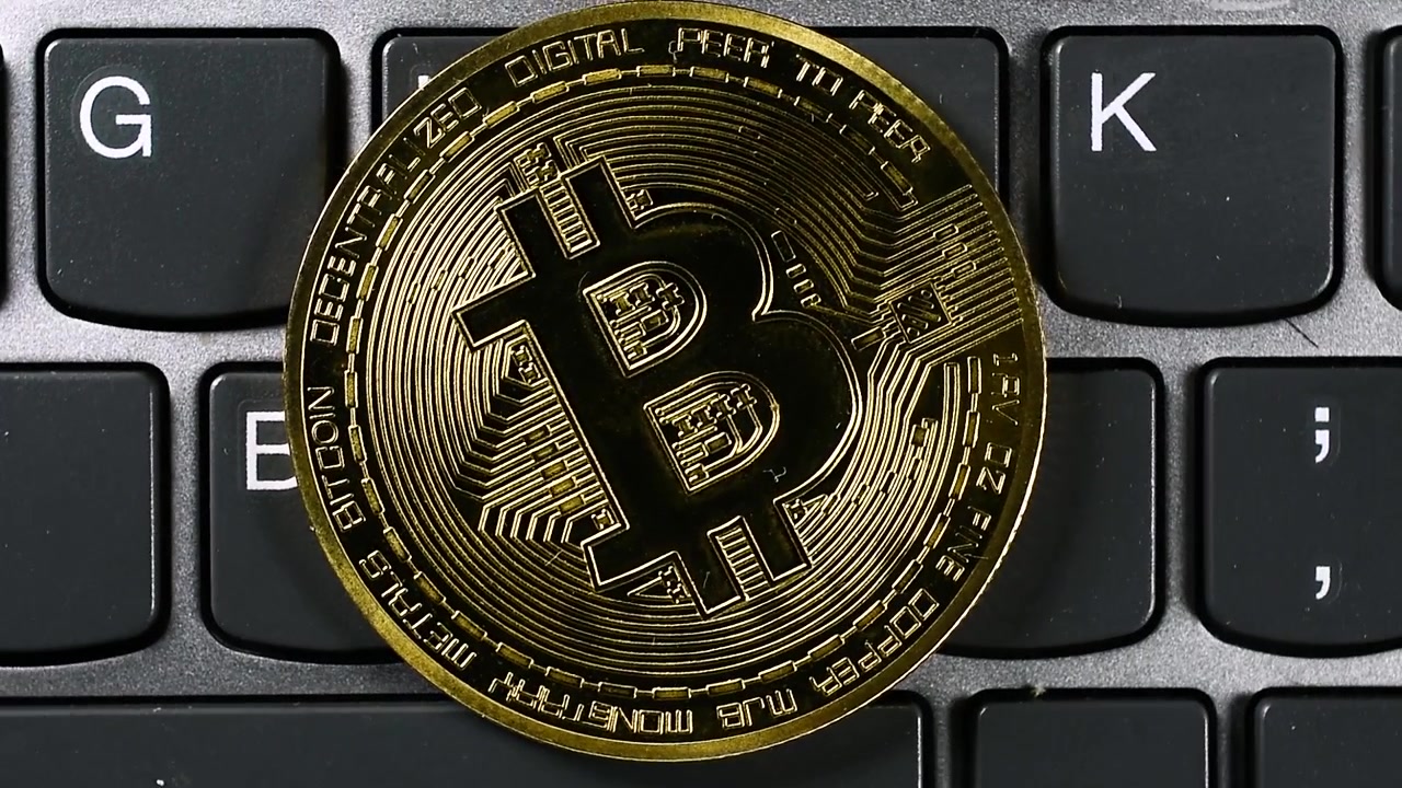 Bitcoin su Tastiera di Computer Primo Piano