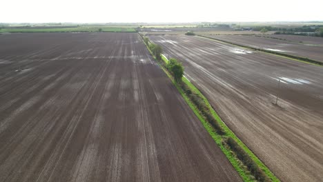 Drohnenaufnahmen-Fliegen-über-Neu-Gepflügte-Bauernfelder-In-North-Yorkshire,-Großbritannien