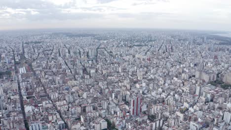 Antena-Sobre-Las-Calles-Y-Edificios-Del-Centro-De-Buenos-Aires,-Argentina