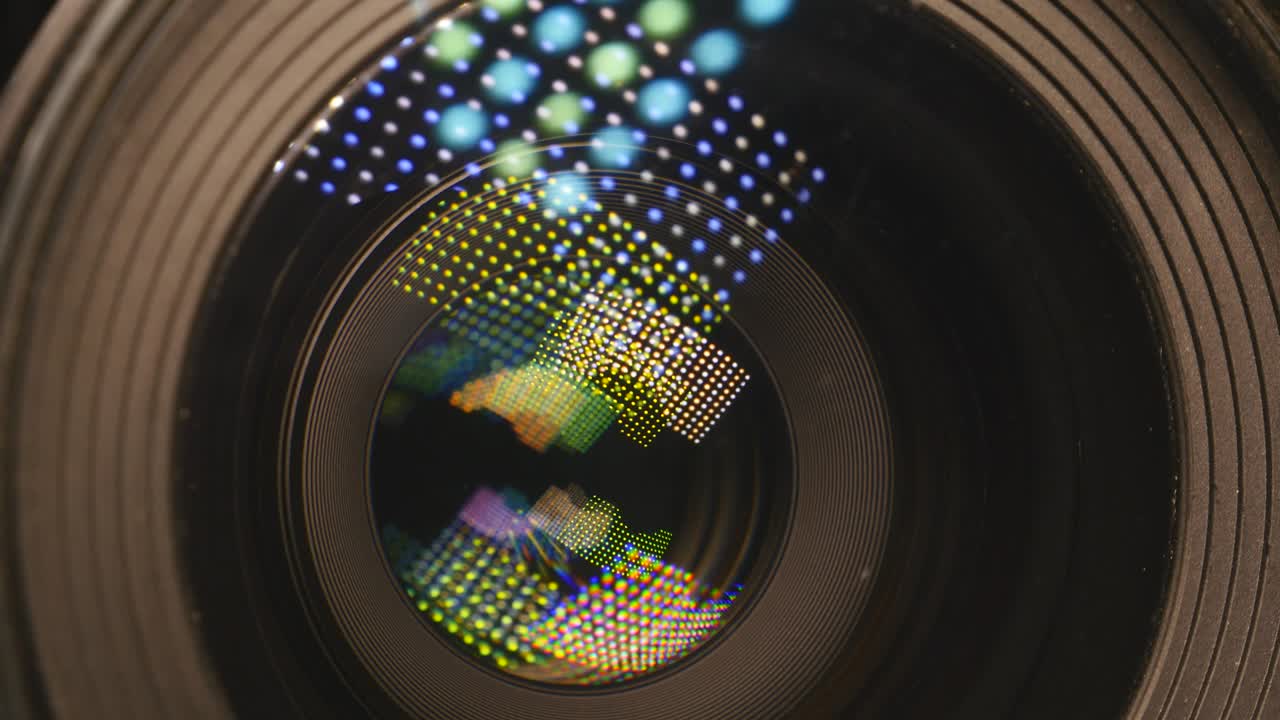 lente de la cámara acercándose y alejándose