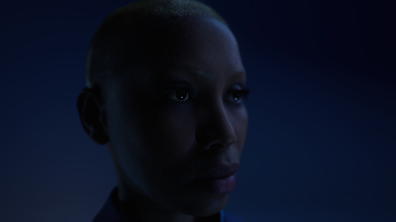 retrato femenino triste en fondo negro