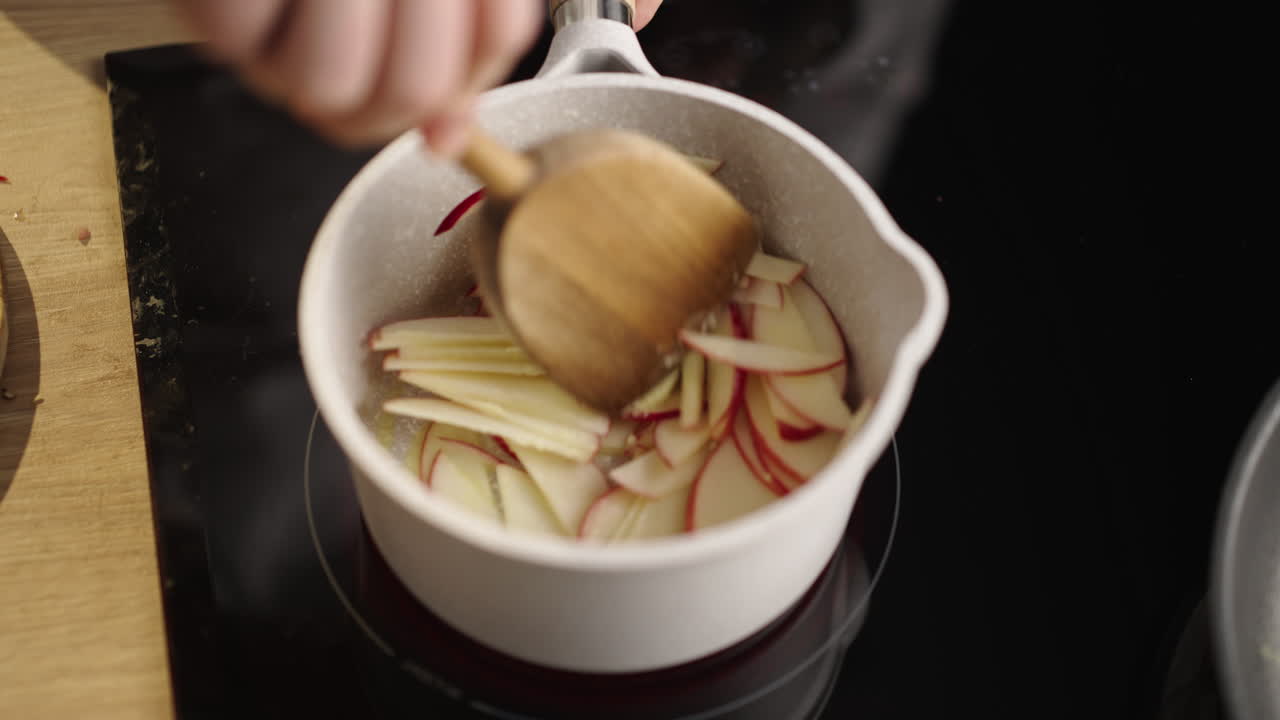 Preparing apples in a pot