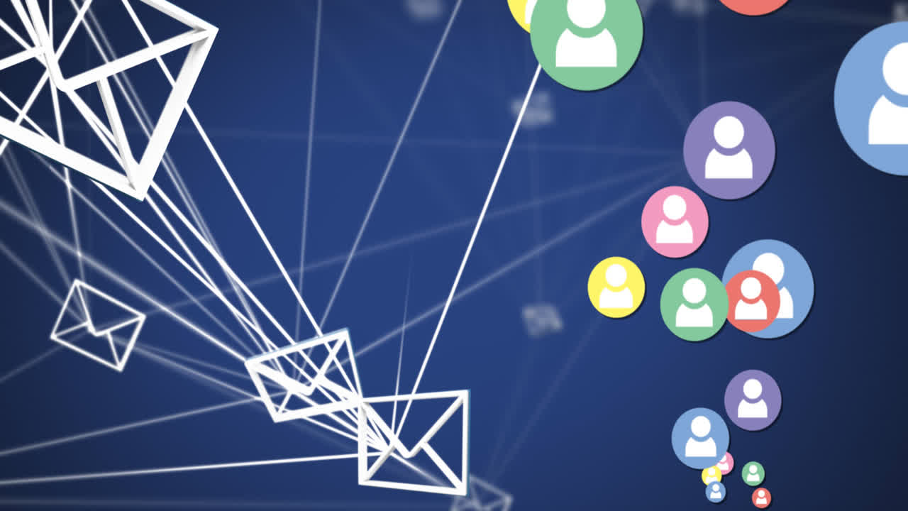 파란색 배경의 메시지 아이콘 네트워크에 대해 떠다니는 여러 프로필 아이콘