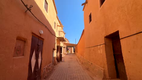 Antigua-Calle-Histórica-En-La-Ciudad-Rural-Marroquí