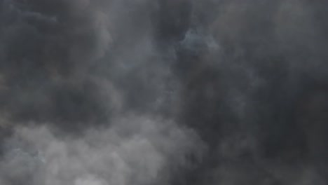 La-Belleza-Del-Fondo-De-Las-Tormentas-Eléctricas-En-El-Cielo-Oscuro